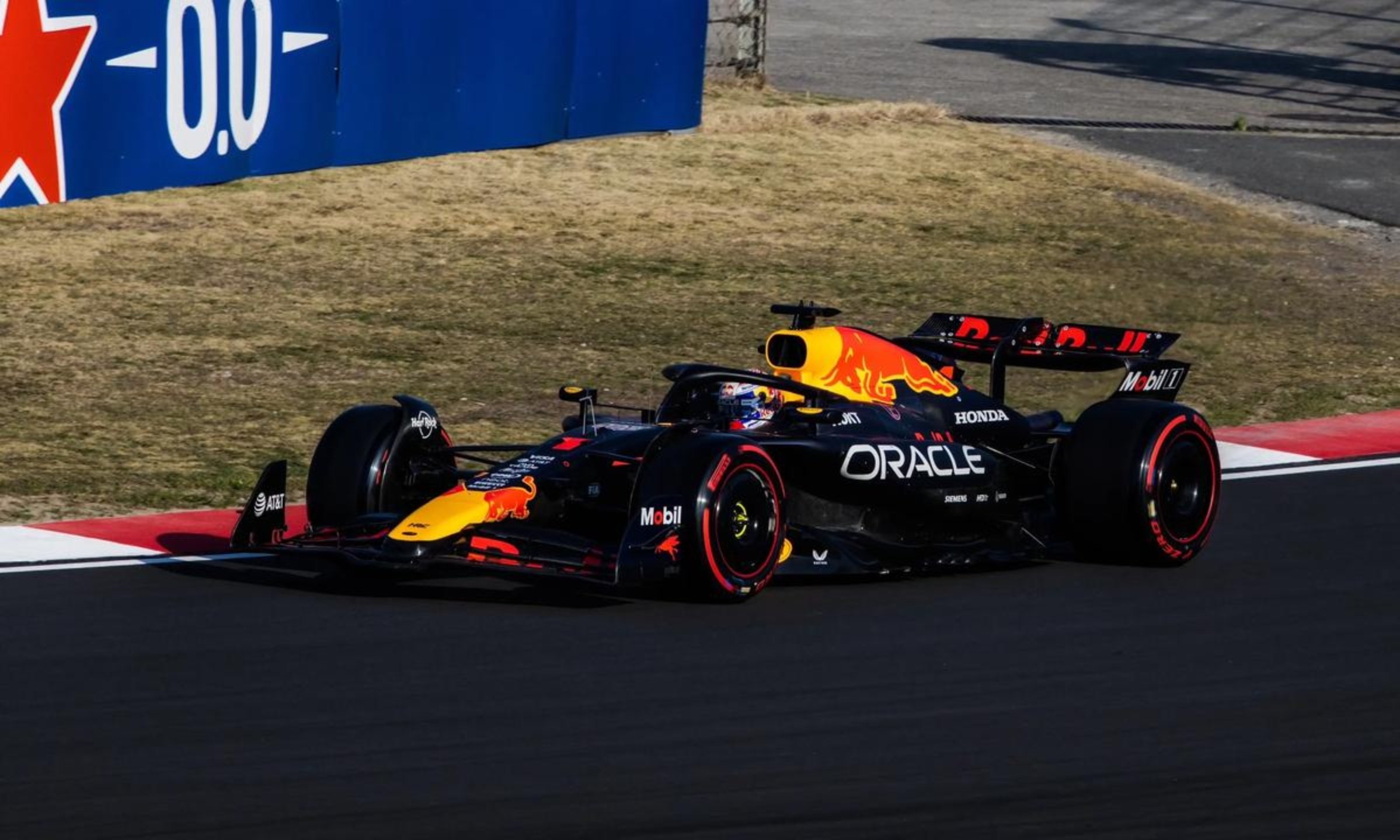 红牛二队轻取哈斯车队,维斯塔潘带队取胜 红牛二队轻取哈斯车队,维斯塔潘带队取胜