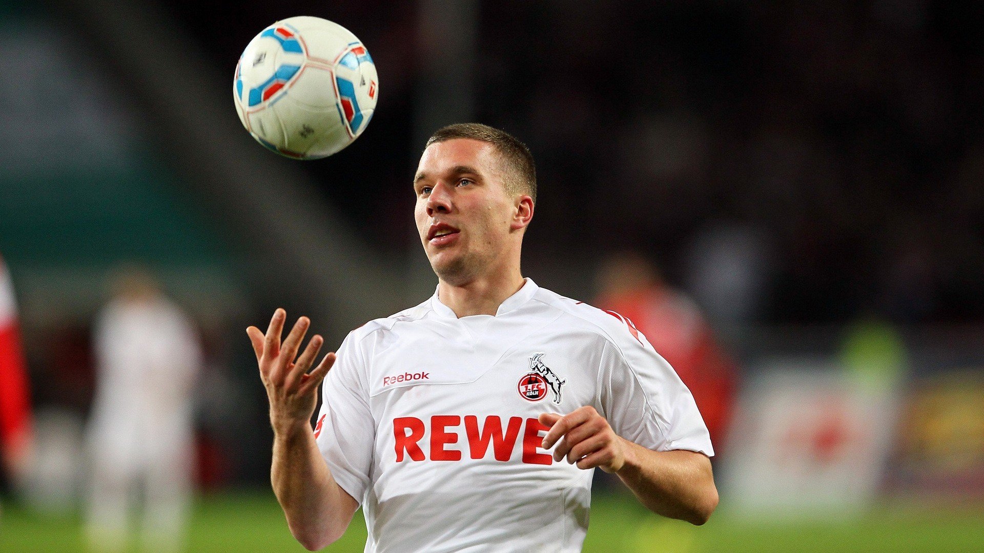 雄鹿稳稳拿下新疆队,杰伦格林在欧冠淘汰赛接管比赛,体育全球化下的新叙事